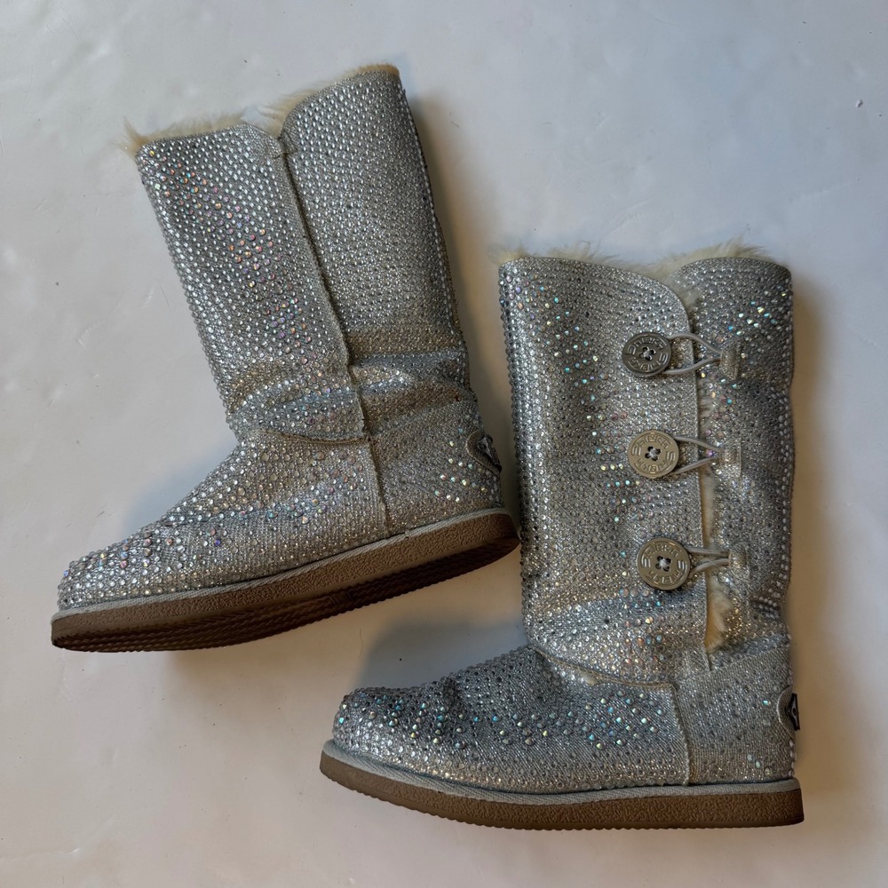 Shiekh Silver Rhinestone Embellished Y2K McBling Faux Fur Boots Ugg style 6 7